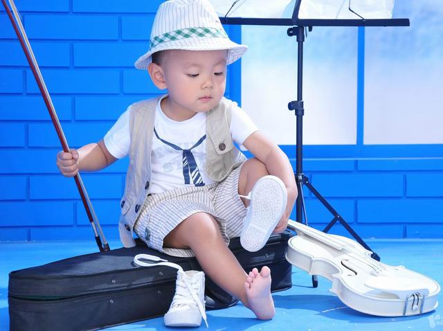 美国财政部长贝森特呼吁美联储降息：9月启动降息周期