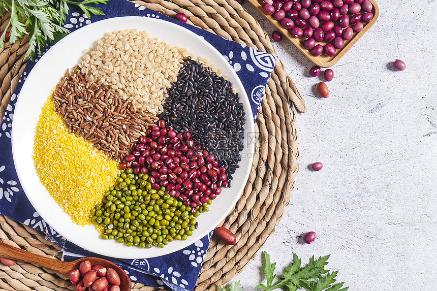 美股动态 | 现货黄金突破3400美元大关 黄金ETF(GLD.US)上涨1.5%