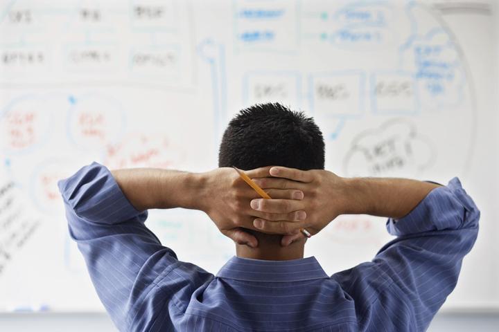 摩根士丹利点评特斯拉(TSLA.US)解散Dojo团队：“DOGE式效率”革命启动，百亿AI开支有望重配机器人赛道