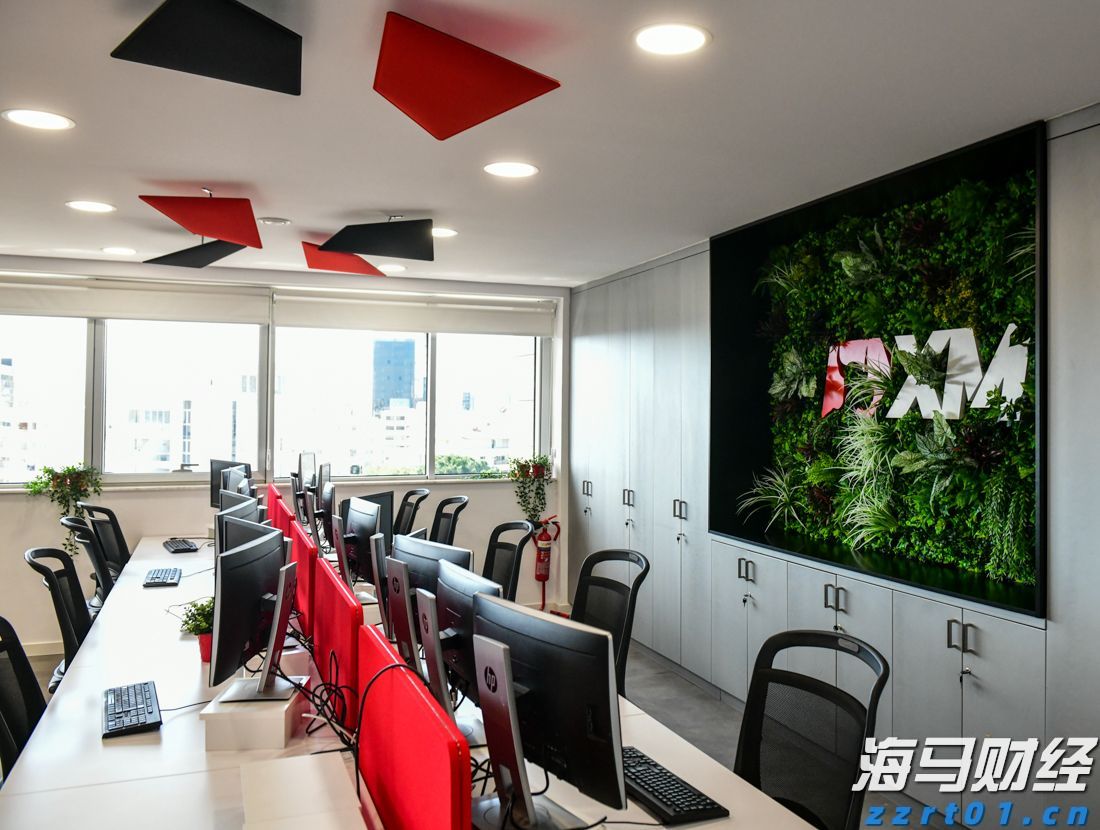 比亚迪赛车场首秀“不按套路出牌”，安全特训让体验升级