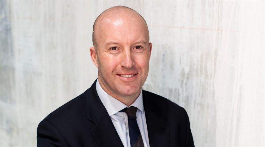 行业巨头加速技术革新 固态电池商业化竞赛迎来新阶段